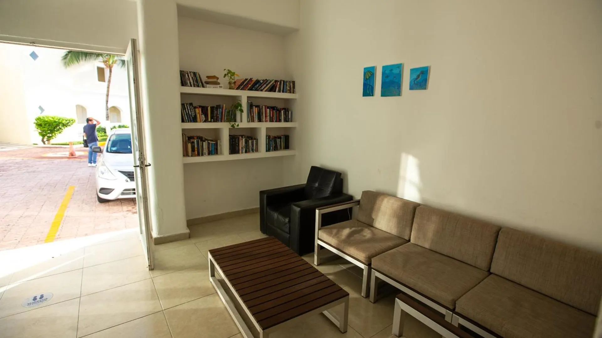 Sereniacancun, Studio Z Hotelera Cancun