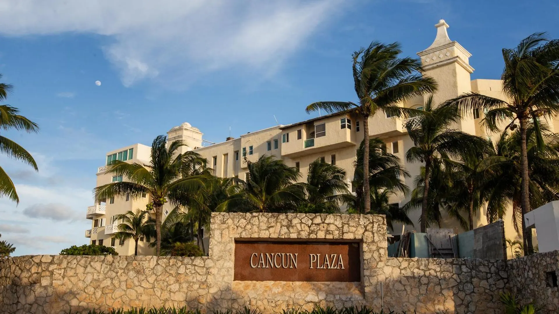 Sereniacancun, Studio Z Hotelera Cancun